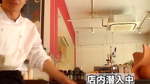 街で噂のイケメン飲食店員を金の力で脱がしてみた！！
