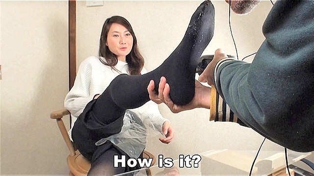【足のにおい】粉ふき黒タイツ