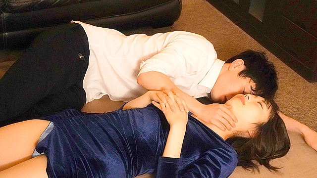 会社の上司に媚薬を飲まされ完堕ちしたイキっぷりが素晴らしすぎる妻 ／ 美空みく