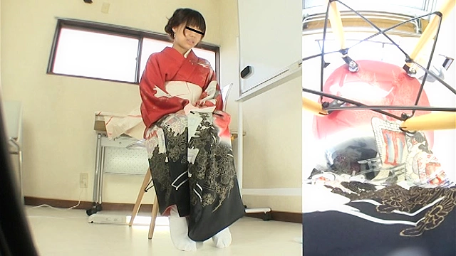 和服が濡れゆくお漏らし
