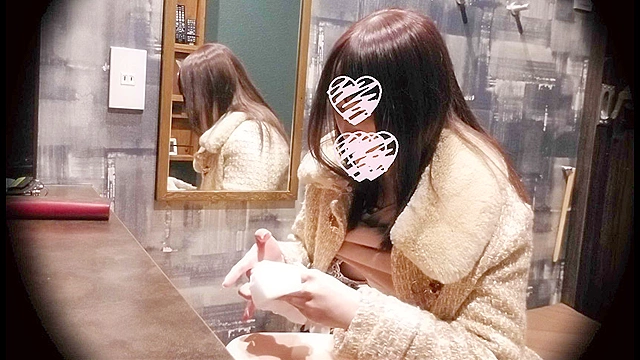 【ネカフェオナニー】整った顔なのに必死の形相でアソコかき回しちゃう系お姉さんの豪快なクチュ音と吐息