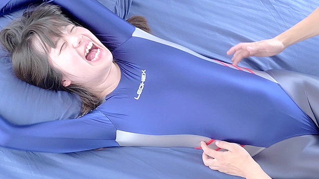 【複数くすぐり】人気女優 前田あこチャンの脇くすぐり！