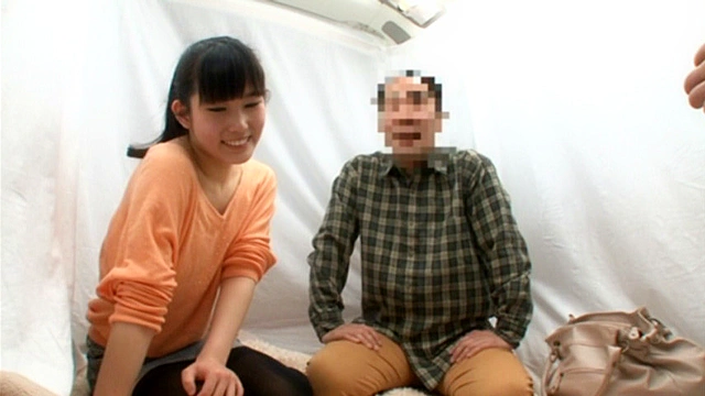 素人お嬢さん ラップ1枚隔ててお父さんと素股体験してみませんか？6