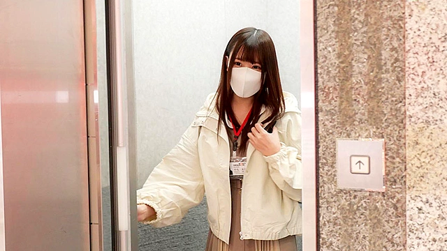 『お仕事中の未来ちゃんにエッチなミッションを仕掛けて欲しい』というユーザーさんからのリクエストに応えました！！ハメられまくり、イカされまくりの業務中声我慢SEX 中丸未来
