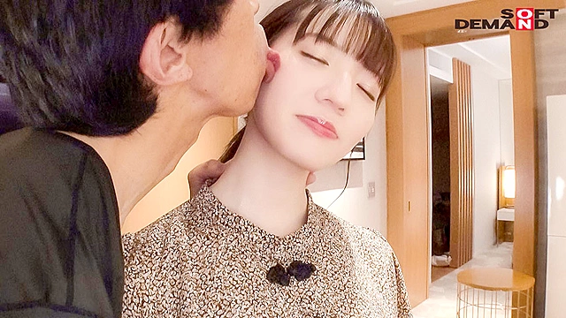 色白Fカップ声優学生。顔面から脇の下、足の指まで余すことなく舐めつくした合計2日間 小花のん