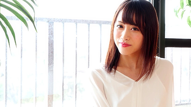 【舌ベロ】超エロい舌を持つ極上美女 桐山結羽ちゃんのチュッパチャップス舐め！