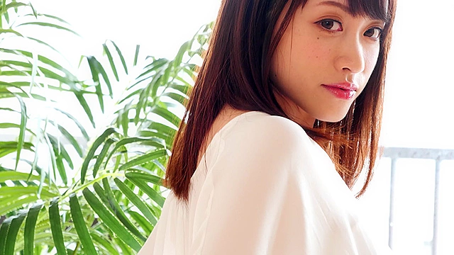 【舌ベロ】超エロい舌を持つ極上美女 桐山結羽ちゃんのチュッパチャップス舐め！