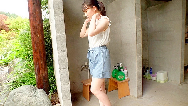 美白美少女の連れ子とイタズラ温泉旅行