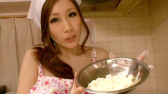 全裸家政婦 おっぱい＆おマ○コ丸出しで…炊事・洗濯・性欲処理 JULIA