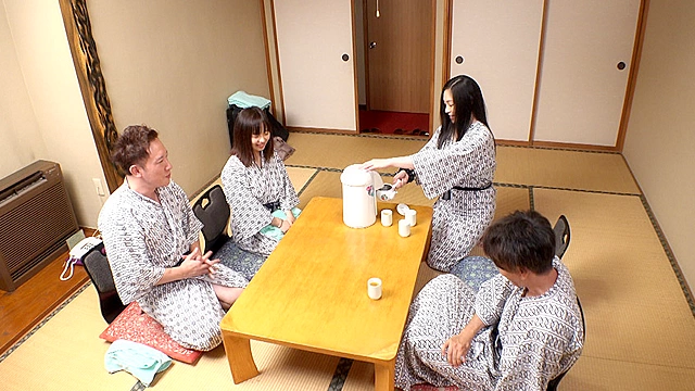 「混浴温泉でご近所の美熟妻と二人きり 大きな胸を見ながらせんずりしているのがバレて怒られるかと思ったら…」 VOL.2