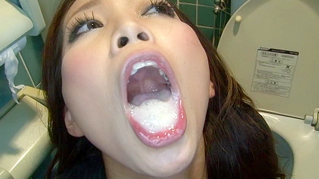 ド新人女優精飲遊戯 スペルマに狂った女