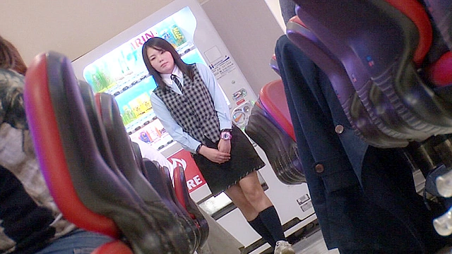 接客中に顔を紅潮させながら感じまくるバイト娘 特別編 パチンコ店中出しSP ～ホールレディ、カウンターレディ、イベントガール、コーヒーレディ～
