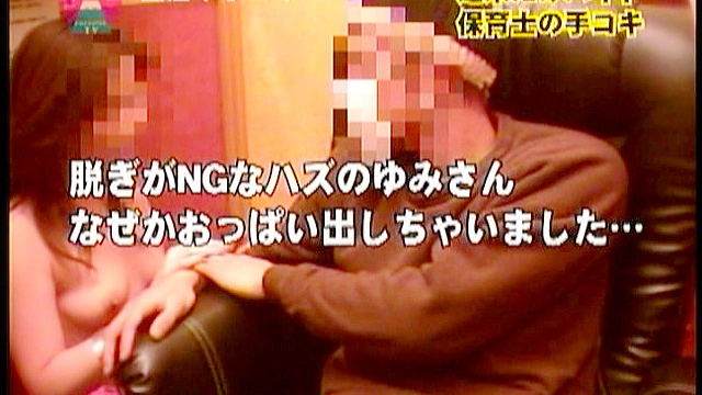 発見！ビデオBOXでバイトする手コキ美人女子大生がいた！