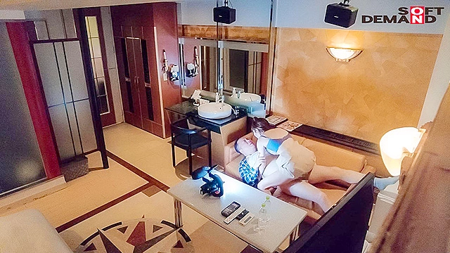 CA（キャビンアテンダント）で働く関西弁の結衣さんは、Mおじさんを焦らしまくって、痴女りまくり。‘ルーインドオーガズム’で何度も射精させています 加藤結衣