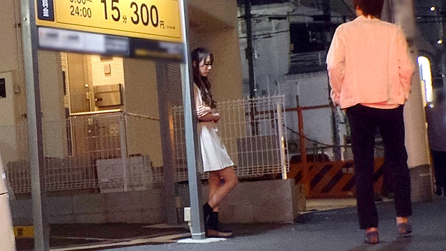 たちんぼ 夜の街に佇む美女に本気で交渉 Vol.1