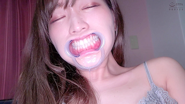 大人気女優 星あめりチャンの歯観察＆開口器を付けたままで電マオナニー！！！