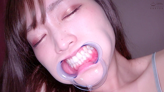 大人気女優 星あめりチャンの歯観察＆開口器を付けたままで電マオナニー！！！