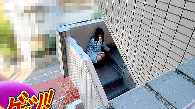 「いつでも どこでも 好きなだけ」の簡単お仕事依頼で集めた人妻さんにリモバイを着けたままお散歩する過激お仕事発注をしてみたら…