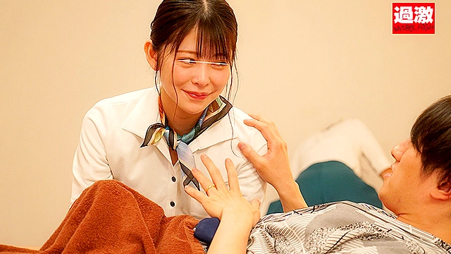 妻がいる至近距離で寝取りエステ 平然とマッサージしながらこっそりチ○ポを挿入し腰振り騎乗位で中出しまでさせるスレンダー美人エステティシャン