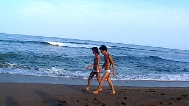 人目のつかない隠れハッテンスポット！海岸の岩場で二人だけのLove Sex♪