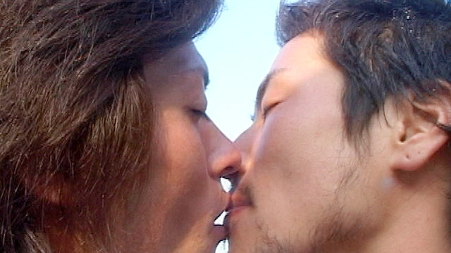 人目のつかない隠れハッテンスポット！海岸の岩場で二人だけのLove Sex♪