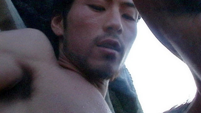 人目のつかない隠れハッテンスポット！海岸の岩場で二人だけのLove Sex♪