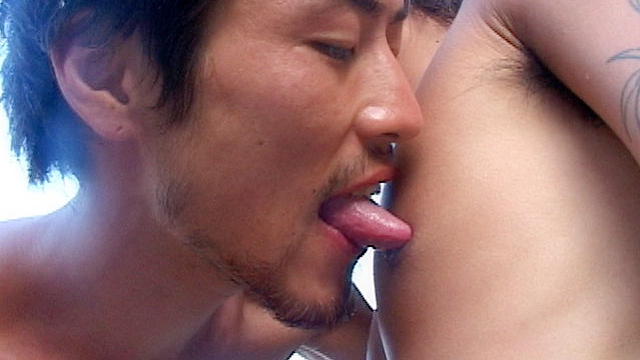 人目のつかない隠れハッテンスポット！海岸の岩場で二人だけのLove Sex♪