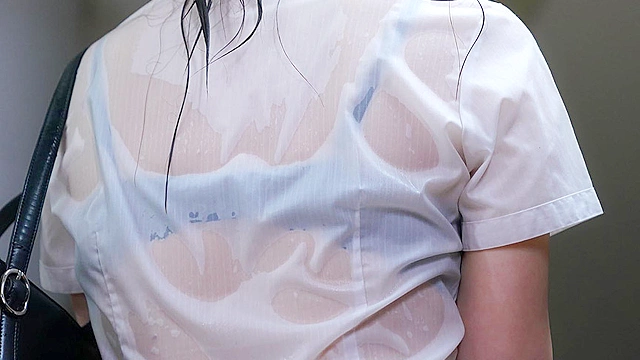 ゲリラ豪雨の夜に憧れの女上司と会社で2人きり…帰れなくなった僕らは朝までSEXしまくった 青空ひかり