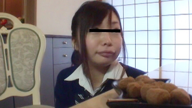 素人投稿 飲尿娘 望19歳OL