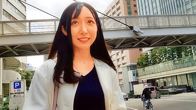 奥さん、一緒に飲みませんか？ 人妻にお酒とザーメン飲ませてみました ＠新宿 地方の人妻限定 巨大バスターミナル前で訳アリ人妻をナンパしてみた9