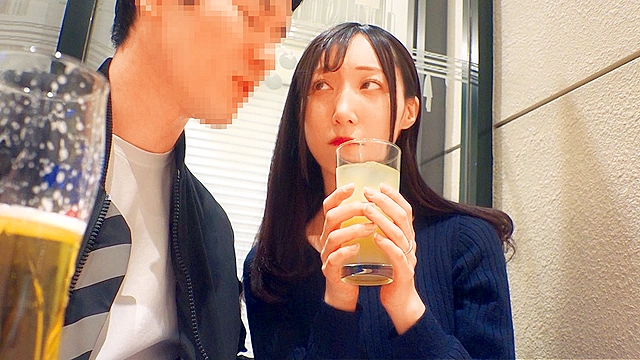 奥さん、一緒に飲みませんか？ 人妻にお酒とザーメン飲ませてみました ＠新宿 地方の人妻限定 巨大バスターミナル前で訳アリ人妻をナンパしてみた9