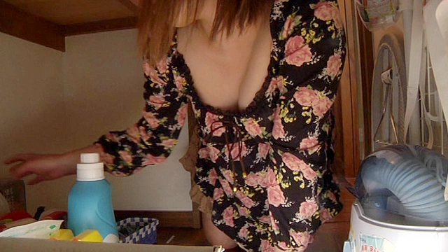 おっぱいハンター スキだらけの胸チラ胸ポロを観察