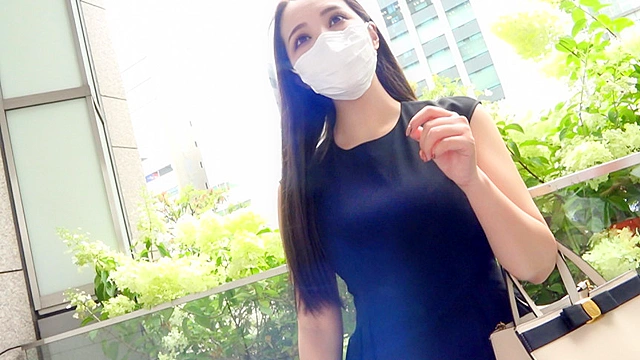 【Gカップ爆乳美女のヤバい性欲！！】彼氏がいるのに刺激を求めてわざわざ名古屋から月2で上京する大手役員秘書【さとみ】さんとビジネスSEX！！