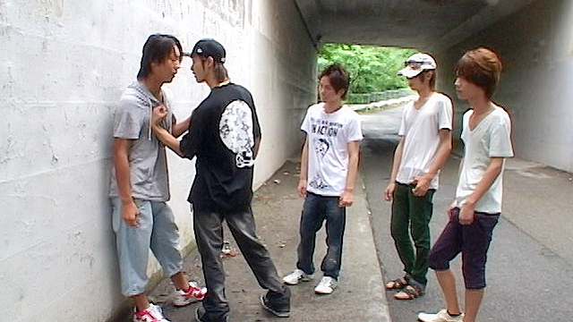 不良少年集団が白昼堂々とオヤジ狩り！ついでに性処理！！