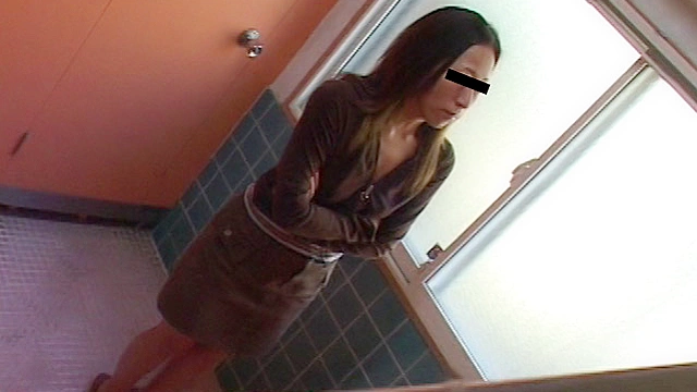 人妻豪快立ちション便○撮