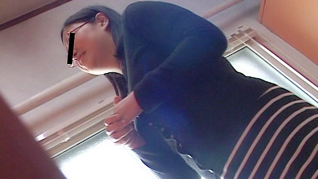 人妻豪快立ちション便○撮