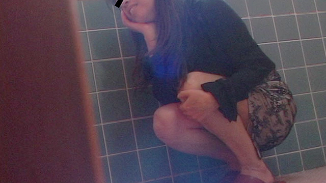人妻豪快立ちション便○撮