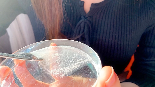 桐山結羽のエロ長い舌観察と舌苔採取
