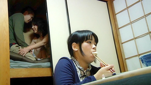 妻が見てない隙に義母とヤル4
