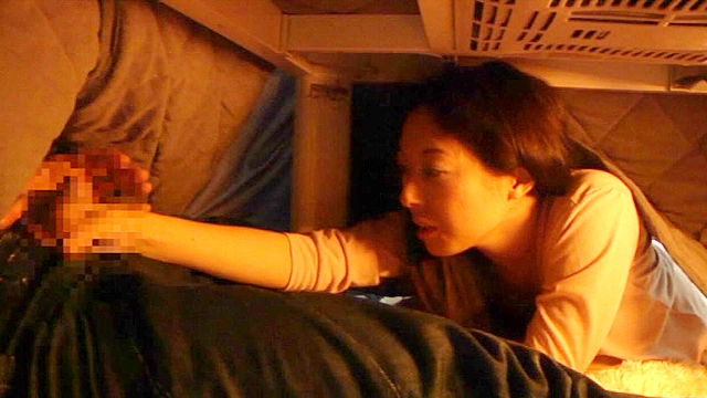 妻が見てない隙に義母とヤル4