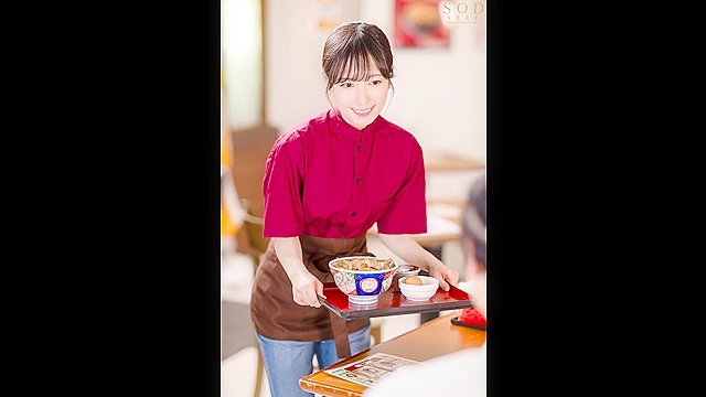 隠れ美人の牛丼チェーン店で働くパート主婦が学生バイトと避妊具なしでネチョベロ不倫中出し 小湊よつ葉