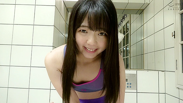 人気女優 泉りおんチャンのM男エロくすぐり！