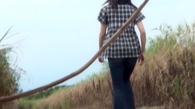 瀑尿 ムキ出し女尻野小便