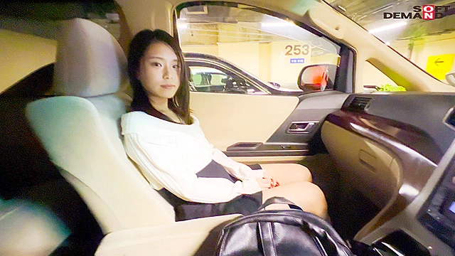 【初撮り】元子役の大学1年生 JAZZダンスに明け暮れる147cm小柄美少女 よく褒められるという美尻と性感帯は乳首とクリ これまで一番良かったSEXは首絞めプレイで中イキと潮吹きをしてみたい もかちゃん・18歳