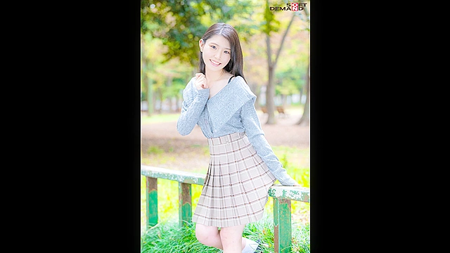 【初撮り】元子役の大学1年生 JAZZダンスに明け暮れる147cm小柄美少女 よく褒められるという美尻と性感帯は乳首とクリ これまで一番良かったSEXは首絞めプレイで中イキと潮吹きをしてみたい もかちゃん・18歳