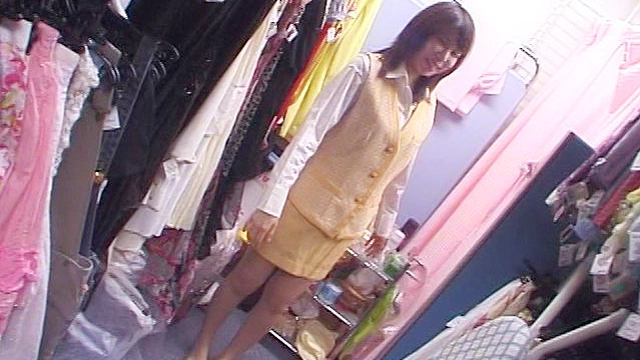 素人ナンパトイレ号よりデビュー！ キレイなお姉さんのウンチとセックス