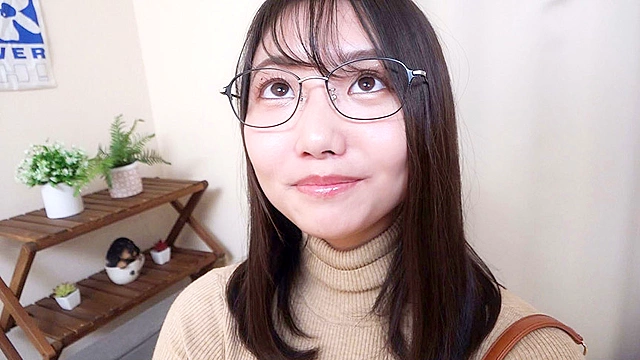 【超A5ランク素人産最高級肉入荷】おとなしそうな地味メガネなのに脱いだらエロ漫画に出てきそうな豊満肉体女子大生 しずか