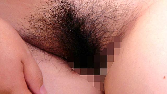 もてあました身体 敏感勃起乳首の三十路妻と自宅不倫 横沖圭奈
