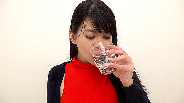 パンティのままでおしっこしてね…と言われてガマンできませんでした 大沢カスミ