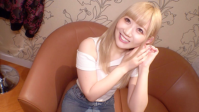金髪美尻ギャルと濃厚イチャラブセックス！チアガールコスプレでセクハラプレイ！生ハメ2SEX収録